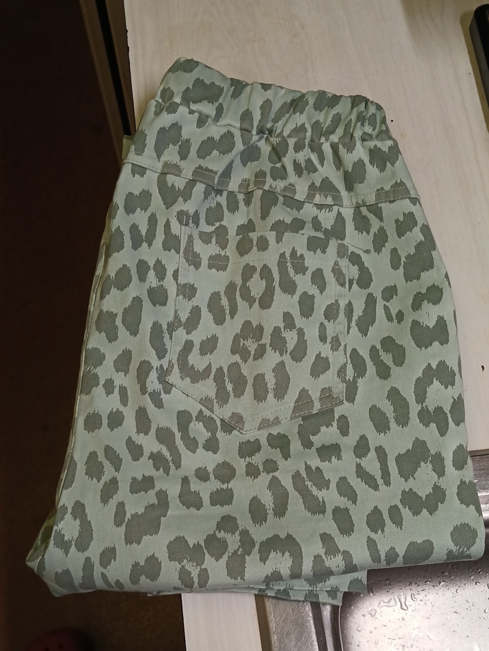 Tempo Pari’s Cream Green Leopard Print Pull-On Pants Size Small
